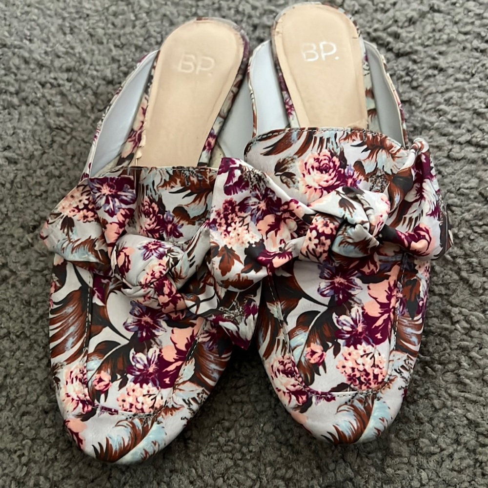 Mule shoes